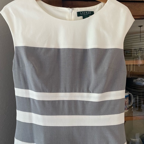 Lauren Ralph Lauren Grey and White Cap-Sleeved Dress - Picture 3 of 11